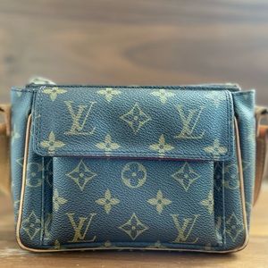LOUIS VUITTON
Monogram Viva Cite PM